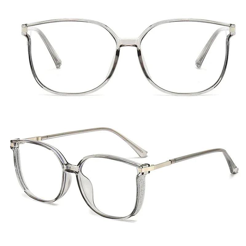 Óculos multifocal feminino com lentes transparentes, armação leve nas cores preta e marrom translúcida. Modelo com proteção contra luz azul e design sofisticado para uso diário.