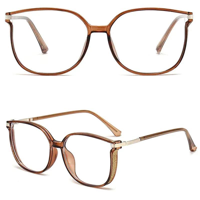Óculos multifocal feminino com lentes transparentes, armação leve nas cores preta e marrom translúcida. Modelo com proteção contra luz azul e design sofisticado para uso diário.