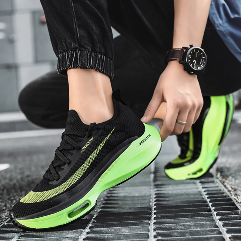 Tênis Speed Run com tecnologia de amortecimento MaxAir. Leve, respirável e estiloso, ideal para corrida, academia ou dia a dia. Conforto e performance juntos.