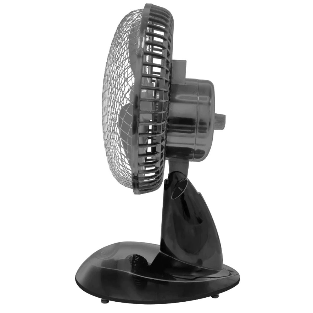 Ventilador de mesa pequeno com 18 cm, ideal para ambientes compactos. Design funcional, controle de velocidade e baixo consumo de energia. Refresca com eficiência e silêncio.
