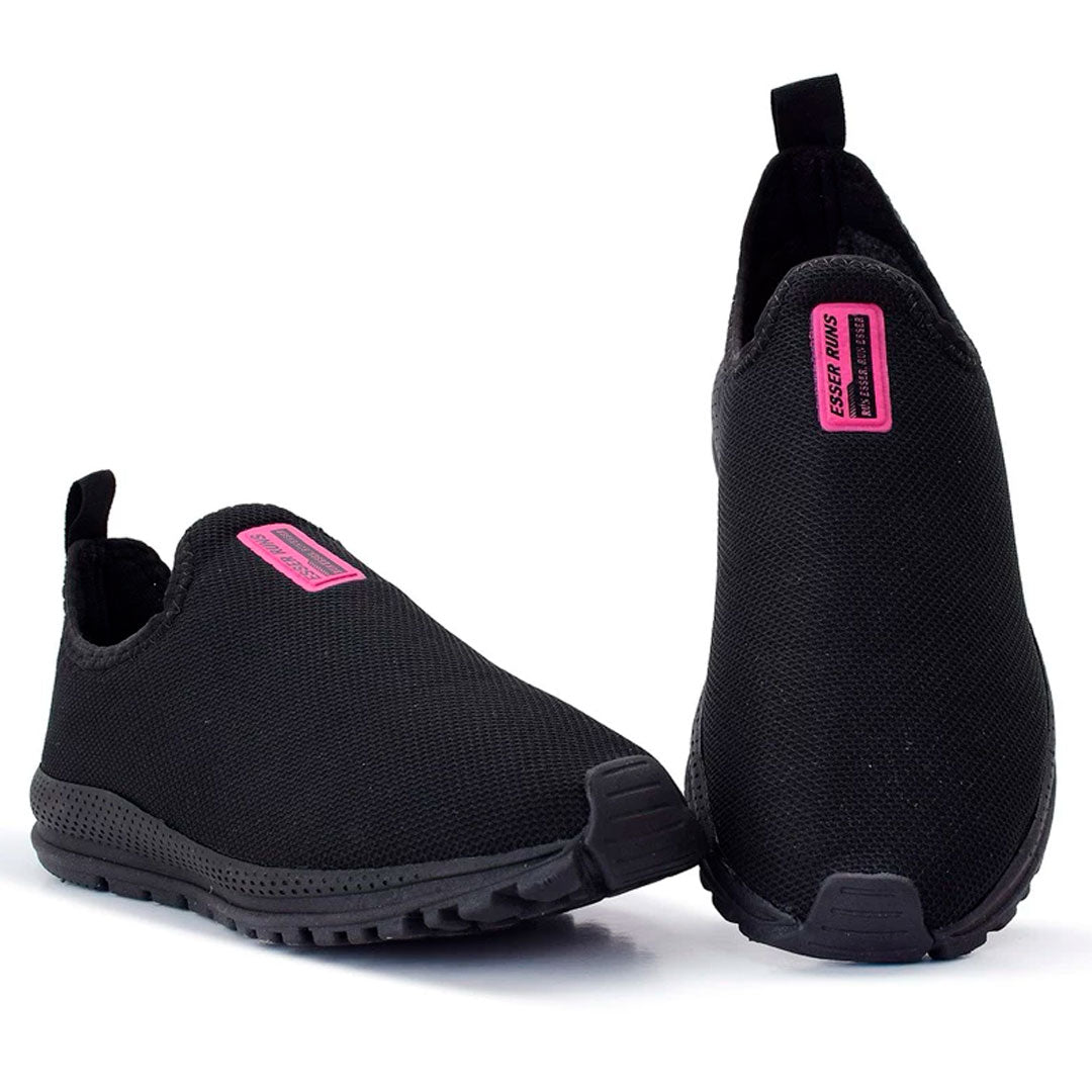 Sapato feminino slip-on com tecido ultra respirável e sola leve, ideal para o dia a dia. Design moderno, sem cadarços, com palmilha confortável para rotina ativa.
