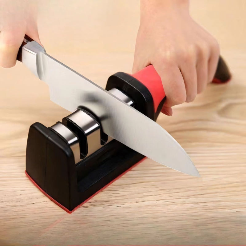 Amolador de facas com 3 estágios para afiação precisa e segura. Design ergonômico, base antiderrapante e compatível com diversos tipos de facas. Ideal para uso na cozinha e churrascos.