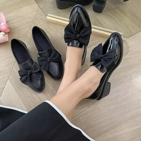 Sapato Feminino Verniz Preto com Laço Elegante