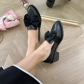 Sapato Feminino Verniz Preto com Laço Elegante