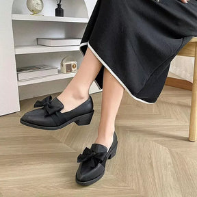 Sapato Feminino Verniz Preto com Laço Elegante