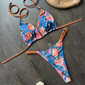 Biquíni feminino modelo cortininha com estampa animal print e calcinha fio dental. Ideal para dias de sol, com alças trançadas, bojo removível e ajuste perfeito para bronzeamento sem marcas.