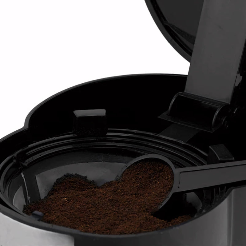Cafeteira elétrica Britânia CP15 Inox com jarra de vidro para até 15 cafezinhos, filtro permanente e sistema corta-pingo. Design moderno, prática e eficiente para uso diário.