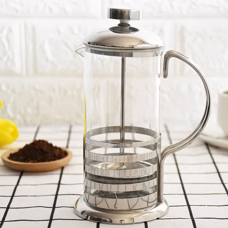 Cafeteira prensa francesa de vidro com estrutura em aço inox, ideal para preparo de café, chá ou capuccino cremoso. Estilo moderno e funcional, disponível nos tamanhos 350ml e 600ml, perfeita para uso doméstico ou presente.