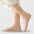 Par de meias térmicas com forro interno felpado e design anatômico, ideais para proteger os pés do frio no inverno, com isolamento térmico e conforto o dia todo.