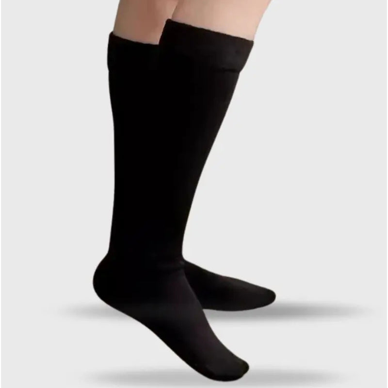 Par de meias térmicas com forro interno felpado e design anatômico, ideais para proteger os pés do frio no inverno, com isolamento térmico e conforto o dia todo.