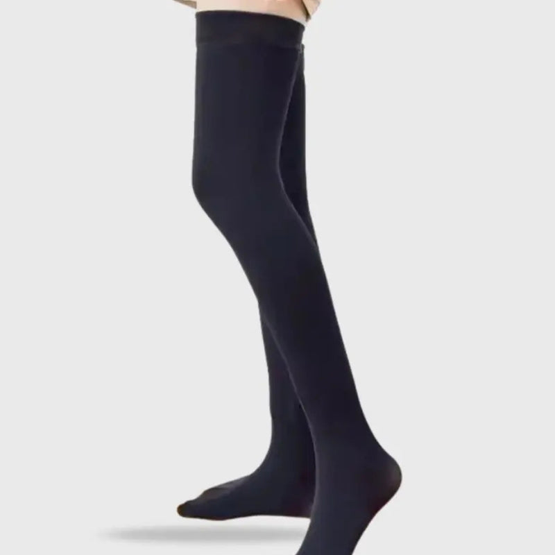 Par de meias térmicas com forro interno felpado e design anatômico, ideais para proteger os pés do frio no inverno, com isolamento térmico e conforto o dia todo.