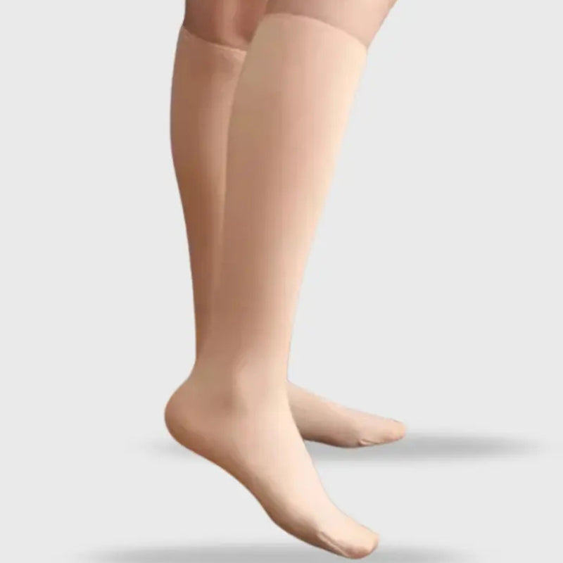 Par de meias térmicas com forro interno felpado e design anatômico, ideais para proteger os pés do frio no inverno, com isolamento térmico e conforto o dia todo.