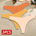 Mulher usando calcinha tanga sem costura cor preta, com recorte anatômico que não marca sob roupas, ideal para looks justos e tecidos finos, oferecendo conforto e leveza no dia a dia.