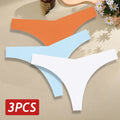 Mulher usando calcinha tanga sem costura cor preta, com recorte anatômico que não marca sob roupas, ideal para looks justos e tecidos finos, oferecendo conforto e leveza no dia a dia.
