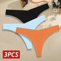 Mulher usando calcinha tanga sem costura cor preta, com recorte anatômico que não marca sob roupas, ideal para looks justos e tecidos finos, oferecendo conforto e leveza no dia a dia.