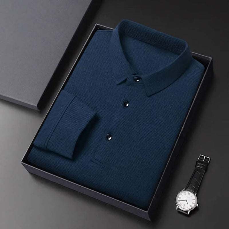 Camisa polo masculina manga longa com tecido leve, toque frio e acabamento refinado. Ideal para compor looks casuais ou formais, disponível em cores sóbrias como preto, azul, cinza e gelo.