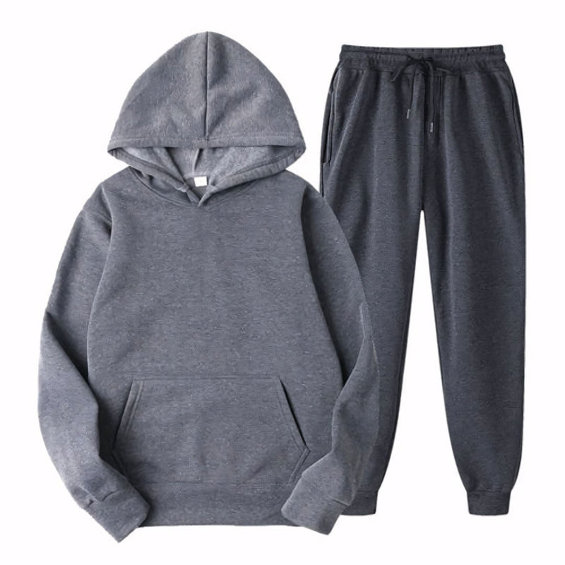 Conjunto de moletom unissex com capuz ajustável e calça jogger, disponível em preto e bege. Ideal para o frio, com tecido confortável e caimento moderno para homens e mulheres.