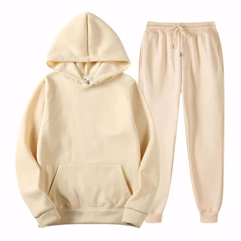 Conjunto de moletom unissex com capuz ajustável e calça jogger, disponível em preto e bege. Ideal para o frio, com tecido confortável e caimento moderno para homens e mulheres.