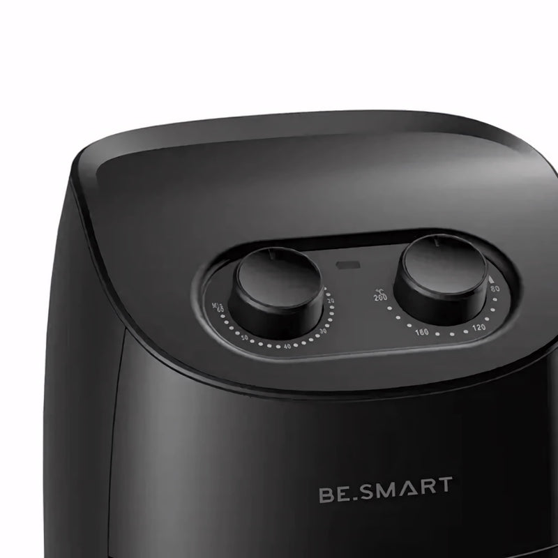 Air Fryer BeSmart preta com design moderno, cesto quadrado antiaderente de 3,5 litros, controles manuais de tempo e temperatura até 200°C. Ideal para frituras sem óleo e receitas saudáveis.