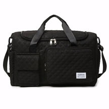 Mala de mão pequena para viagem com compartimento separado para calçados, acabamento acolchoado, alça tiracolo removível e múltiplos bolsos. Compacta e versátil.