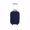 Mala de viagem pequena preta, com rodinhas, puxador retrátil e medidas compatíveis com a ANAC. Ideal como mala de bordo 10kg para viagens de avião ou curtas distâncias.