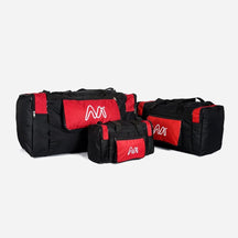 Kit com 3 malas de viagem em tamanhos GG, G e P. Estrutura em nylon preto e azul, bolsos laterais e frontais com zíper, alça de mão e ombro. Ideal para viagens longas e curtas.