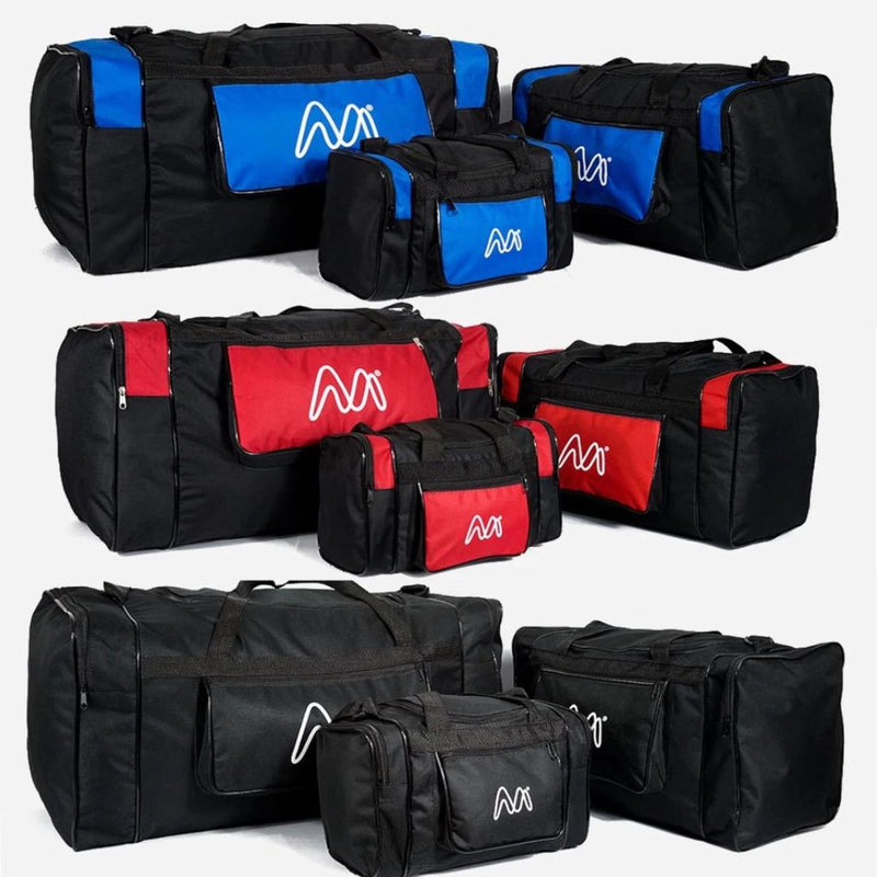Kit com 3 malas de viagem em tamanhos GG, G e P. Estrutura em nylon preto e azul, bolsos laterais e frontais com zíper, alça de mão e ombro. Ideal para viagens longas e curtas.