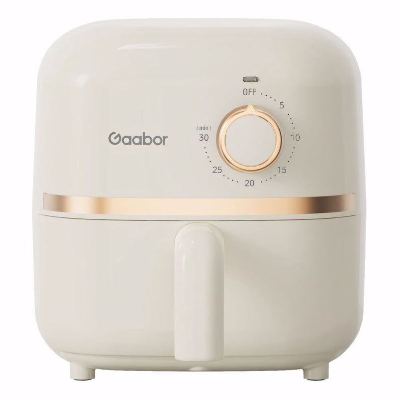 Fritadeira elétrica Gaabor com 1,4 litros, acabamento sofisticado em creme com detalhes dourados, timer analógico e tecnologia Cyclone Air para receitas crocantes sem óleo.

