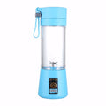 Mini liquidificador portátil colorido para sucos e smoothies, com carregamento USB, capacidade para 380ml e até 12 usos por carga. Ideal para academia, viagens e uso diário.