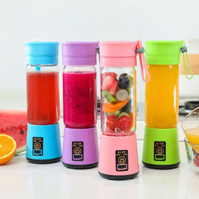 Mini liquidificador portátil colorido para sucos e smoothies, com carregamento USB, capacidade para 380ml e até 12 usos por carga. Ideal para academia, viagens e uso diário.