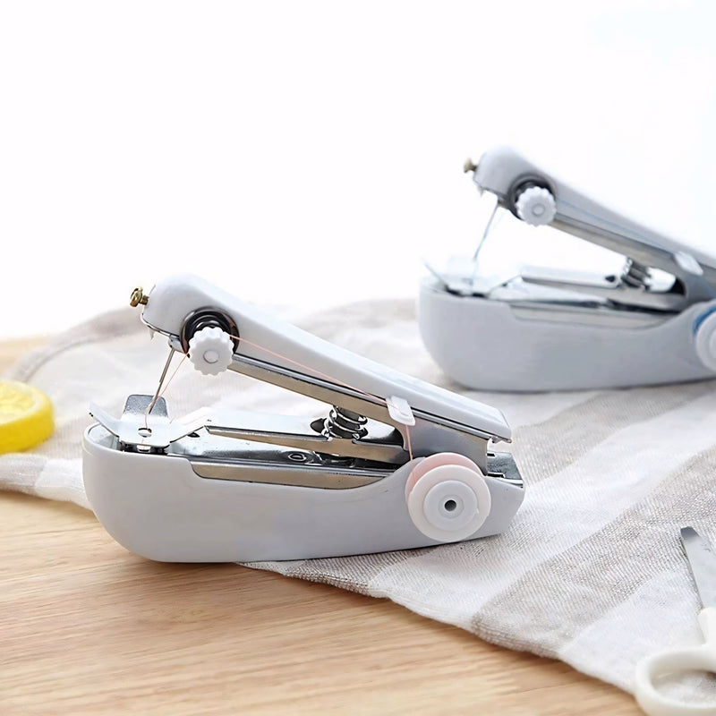 Mini máquina de costura portátil branca, ideal para reparos rápidos em seda, algodão e jeans, prática para viagens e uso diário, sem necessidade de energia elétrica.