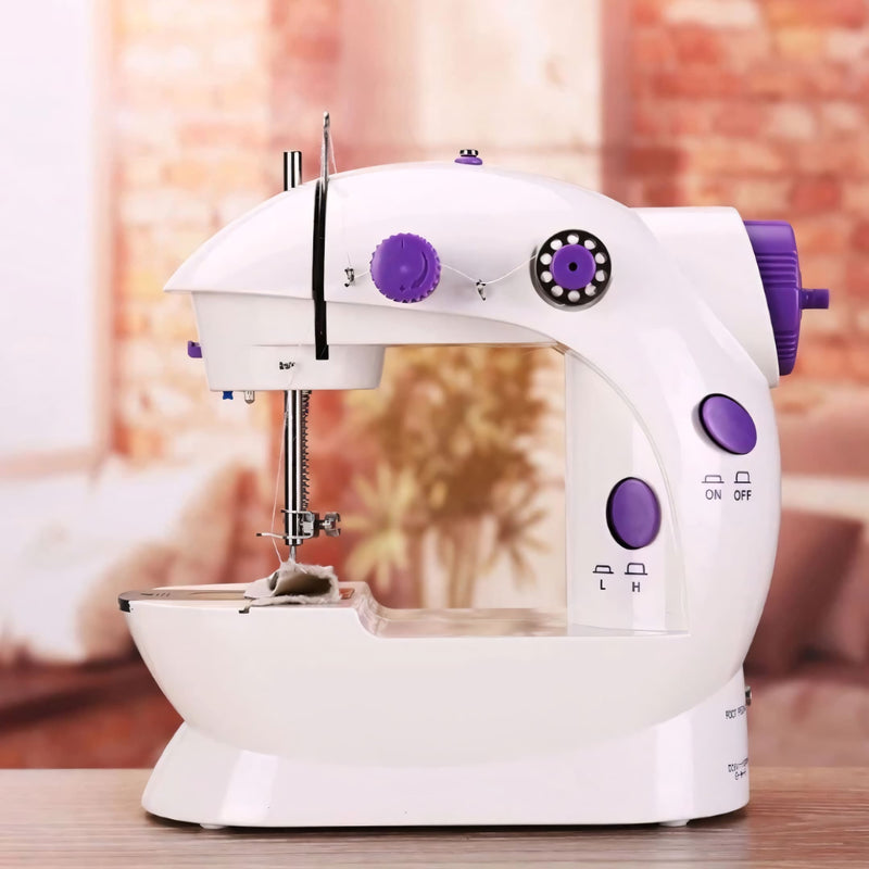 Mini máquina de costura portátil com 12 pontos, luz LED, pedal e ajuste de velocidade. Ideal para costuras criativas e reparos com acabamento profissional.