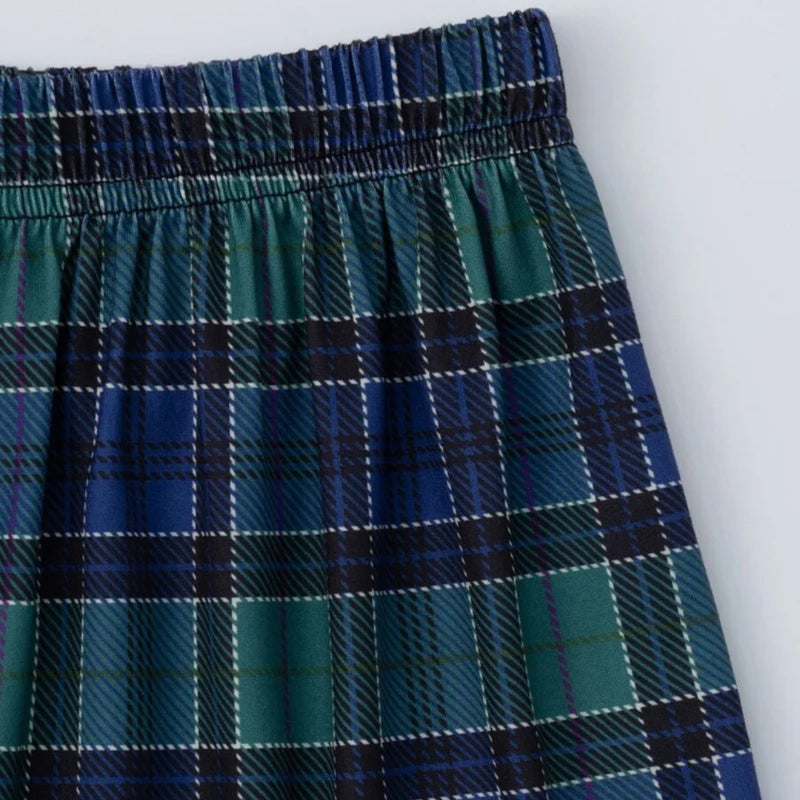 Conjunto de pijama feminino em algodão com camiseta estampada e shorts confortáveis, ideal para noites de sono tranquilas e cheias de estilo.

