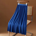 Saia midi feminina com plissado fino, disponível em cores neutras e vibrantes. Tecido leve e cintura elástica oferecem conforto, movimento e estilo para o dia a dia ou ocasiões especiais.