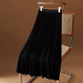 Saia midi feminina com plissado fino, disponível em cores neutras e vibrantes. Tecido leve e cintura elástica oferecem conforto, movimento e estilo para o dia a dia ou ocasiões especiais.