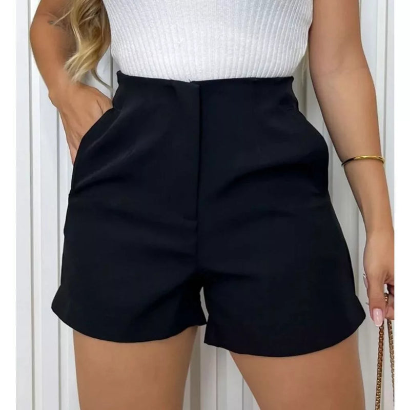 Short feminino alfaiataria preto com cintura alta, caimento reto e acabamento refinado. Elegante e confortável para montar looks versáteis com estilo no dia a dia.
