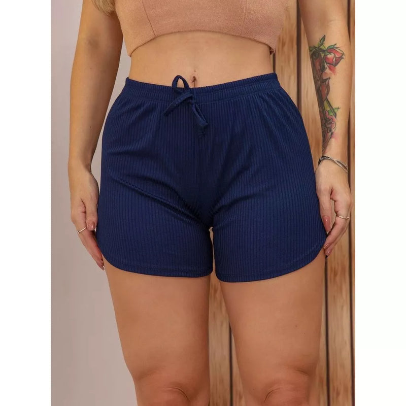 Short feminino canelado azul-marinho com modelagem confortável, cós com amarração e tecido leve. Ideal para dias quentes, ficar em casa, dormir ou montar looks casuais.