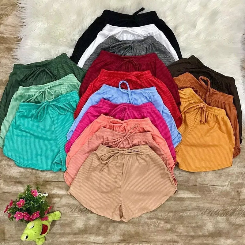 Short feminino canelado azul-marinho com modelagem confortável, cós com amarração e tecido leve. Ideal para dias quentes, ficar em casa, dormir ou montar looks casuais.
