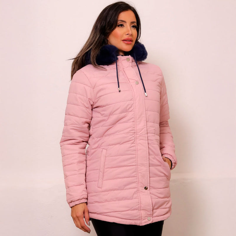 Jaqueta Parka Dupla Face Feminina Impermeável, modelo versátil com dois estilos em uma peça. Proteção térmica para frio intenso, capuz removível com pelos sintéticos e bolsos funcionais. Ideal para looks sofisticados ou esportivos no inverno.