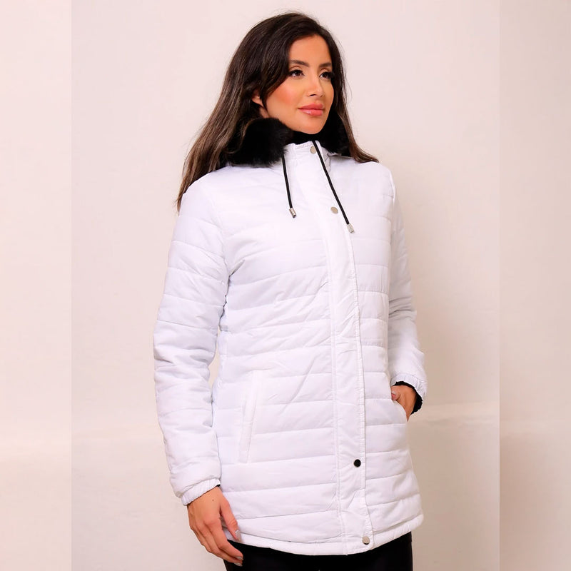 Jaqueta Parka Dupla Face Feminina Impermeável, modelo versátil com dois estilos em uma peça. Proteção térmica para frio intenso, capuz removível com pelos sintéticos e bolsos funcionais. Ideal para looks sofisticados ou esportivos no inverno.