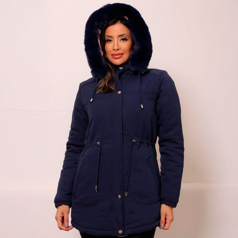 Jaqueta Parka Dupla Face Feminina Impermeável, modelo versátil com dois estilos em uma peça. Proteção térmica para frio intenso, capuz removível com pelos sintéticos e bolsos funcionais. Ideal para looks sofisticados ou esportivos no inverno.